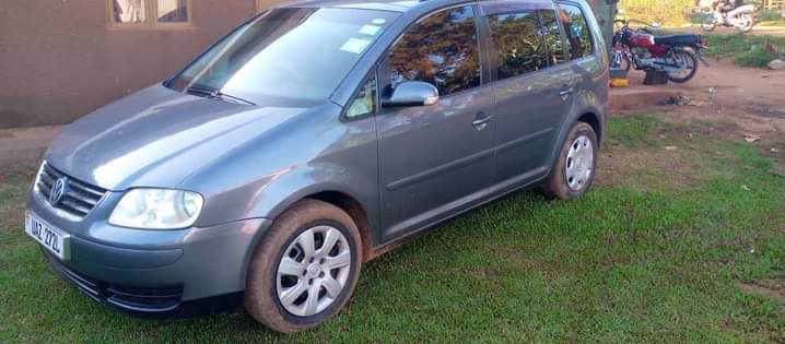 A picture of Volkswagen Touran