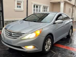 A picture of This is astonishing clean Hyundai sonata 2012 model registered but