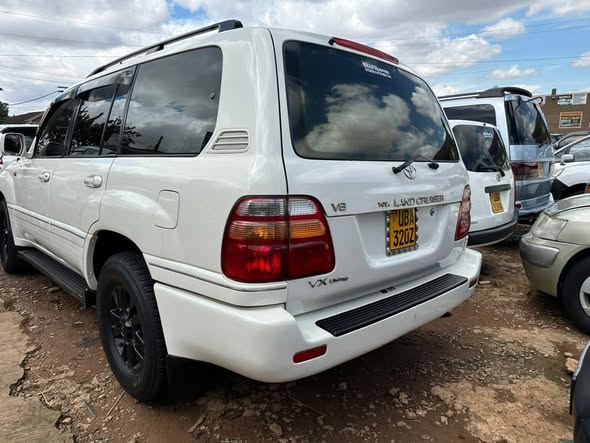 A picture of Land cruiser V8 Petrol