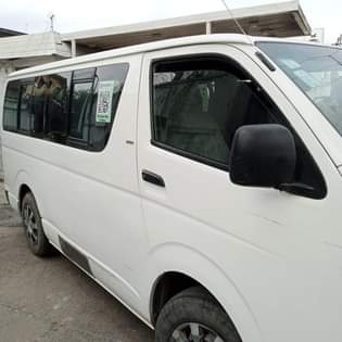 A picture of Toyota Hiace Hummer H1 08