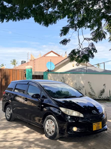 A picture of TOYOTA WISH NEW MODEL Year 2010 Full A c Engine