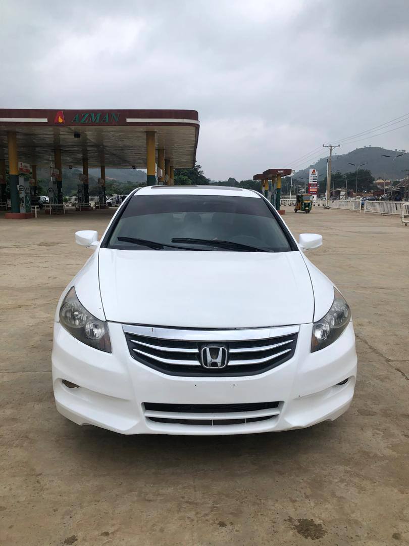 A picture of Honda Accord 012