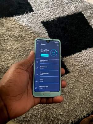 A picture of Sharp aquos 64gb 4gbram clear cameras just cracked back at