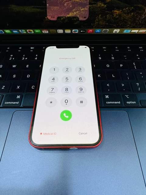 A picture of Iphone 12 128gb clean piece 256743760831