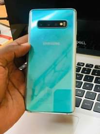 A picture of Samsung s10