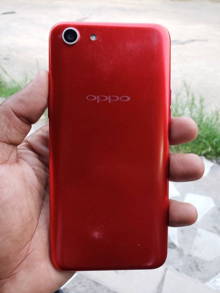 A picture of OPPO A83