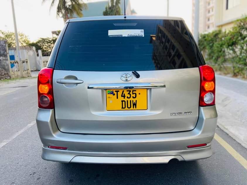 A picture of Toyota Raum new model