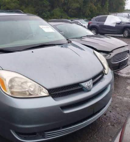 A picture of Toyota sienna 2005