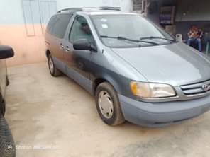 A picture of Fresh deal whose in Sienna Year 2000 Repainted Price 2