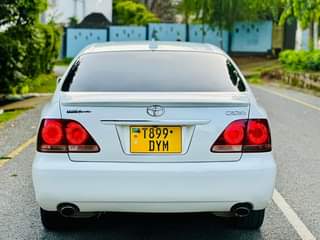 A picture of Toyota Crown athlete Full documents Price 13 6 Gari ninzulisana