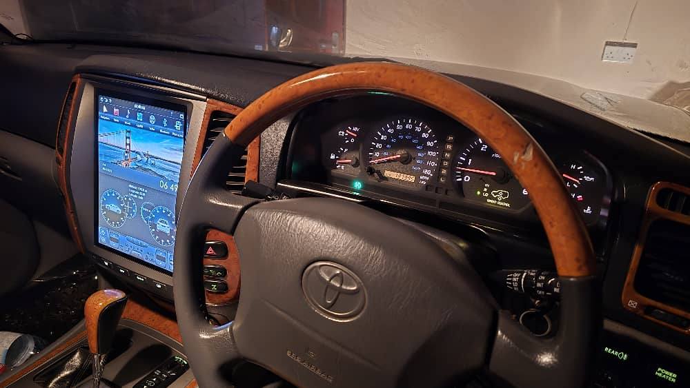 A picture of Toyota land cruiser V8