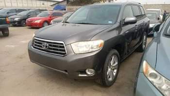 A picture of TOKUNBO TOYOTA HIGHLANDER YEAR MODEL 2010 TRANSMISSION Automatic CONDITION Buy
