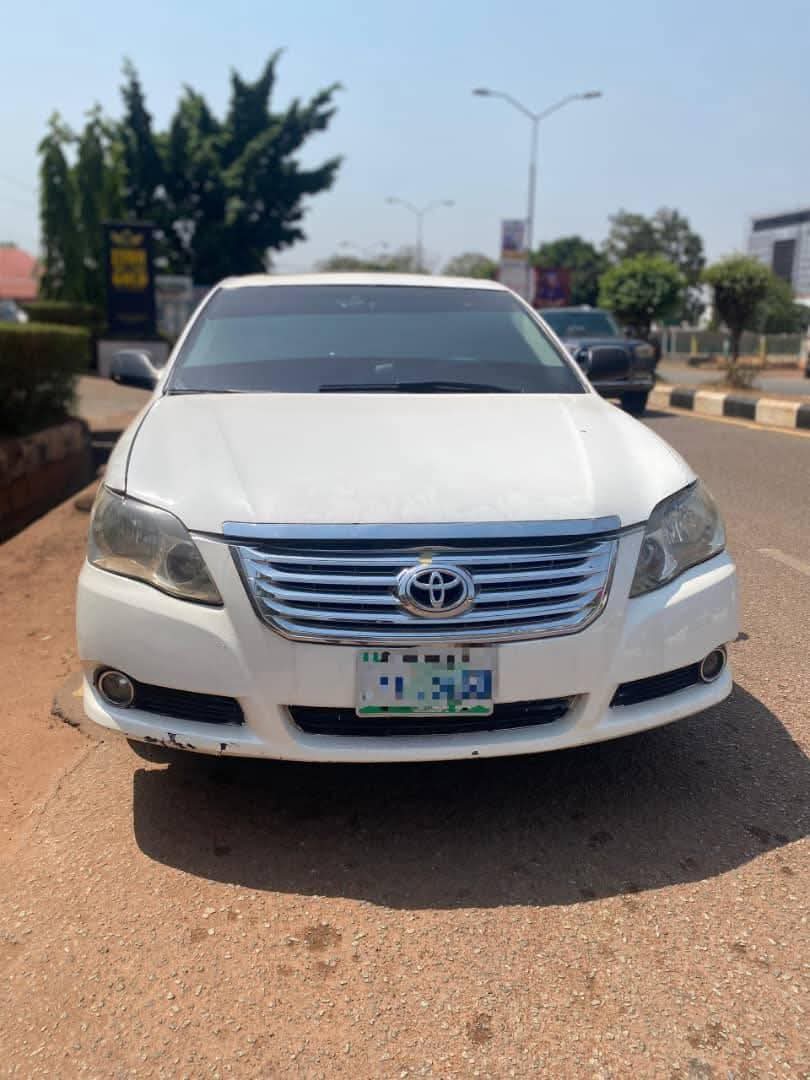 A picture of 2009 Toyota avalon