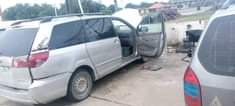 A picture of Toyota Siennna 08 first body pan 3Mz engine Chilling ac