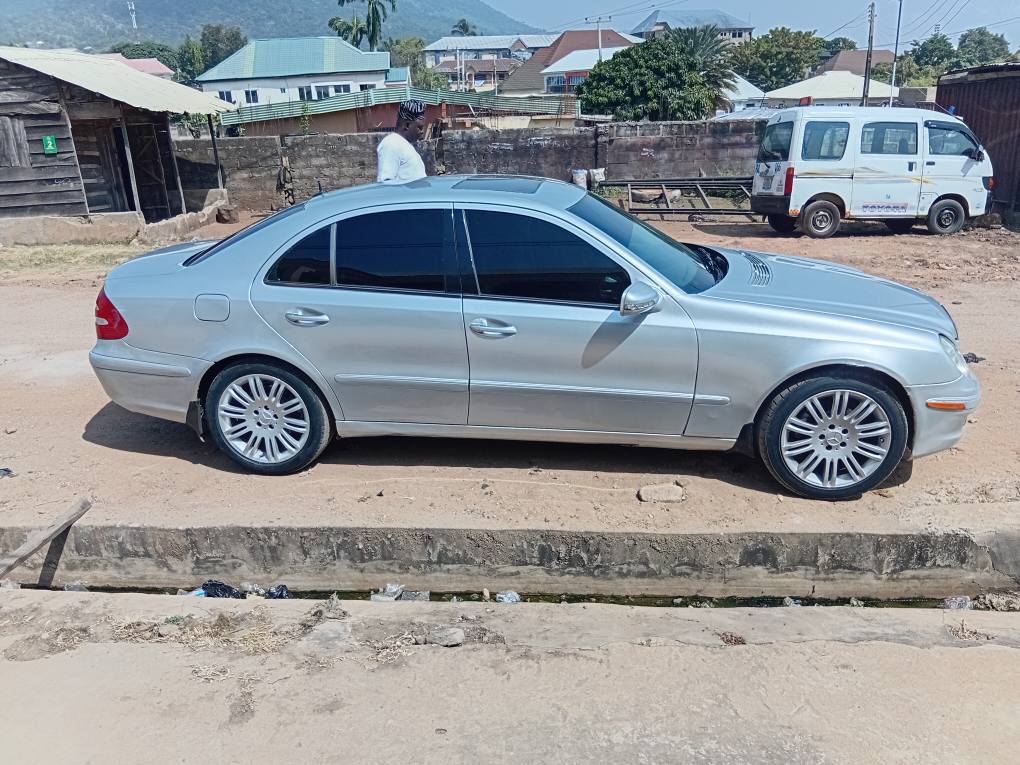 A picture of BENZ E350