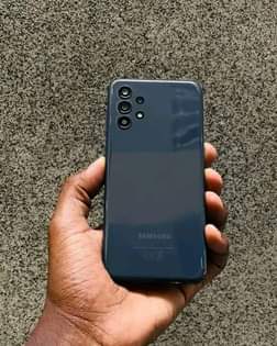 A picture of naiza Samsung a13 mpya bei 180 gb 64