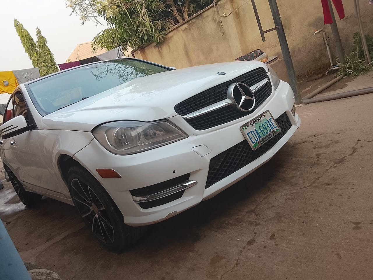 A picture of C300 Mercedes Benz