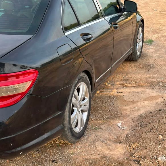 A picture of MERCEDES BENZ C300 2010