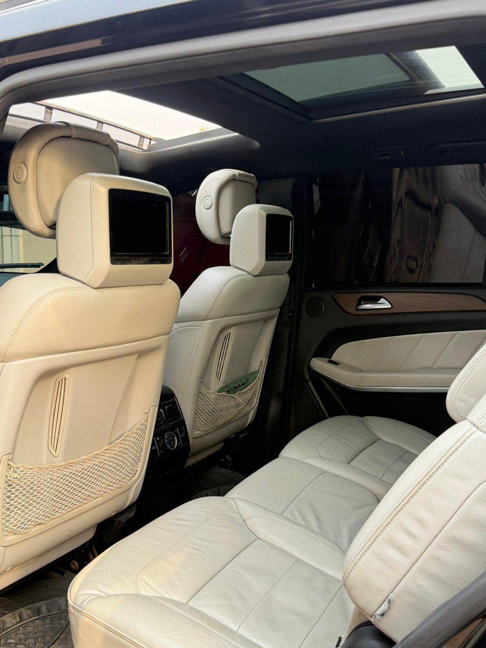A picture of 2013 Mercedes Benz gl550