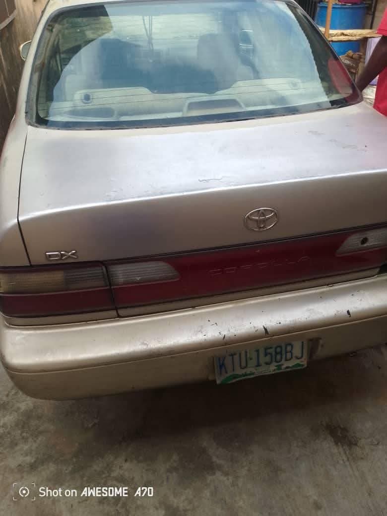 A picture of Toyota corolla old model