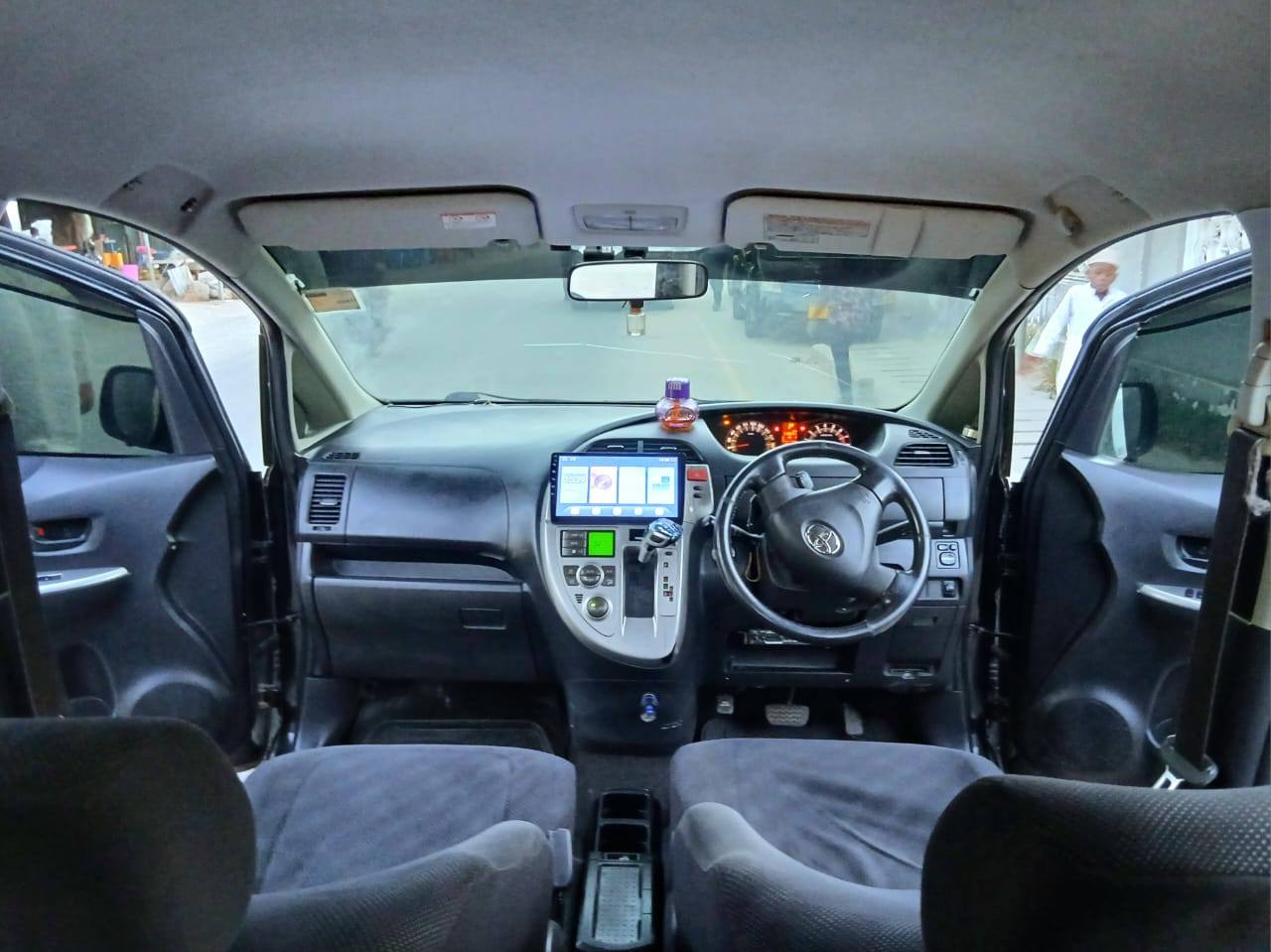 A picture of Toyota Ractis