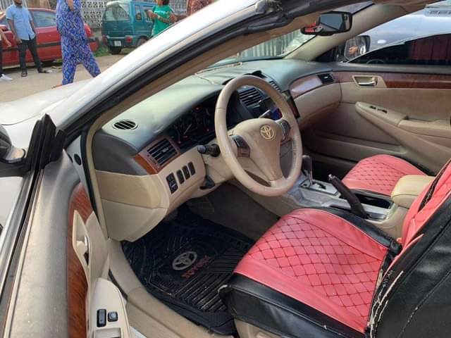 A picture of Toyota Solara 2008