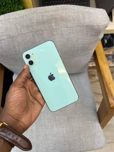 A picture of iPhone 11 GB 128