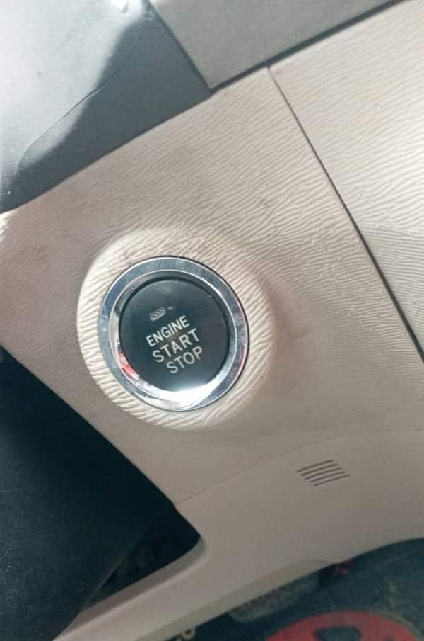 A picture of 2011 venza Full option Pano Thumb start Baked body Everything