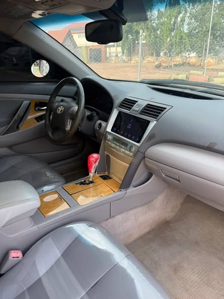 A picture of 2008 Toyota Camry XLE V6 excellent condition Untampered engine gear
