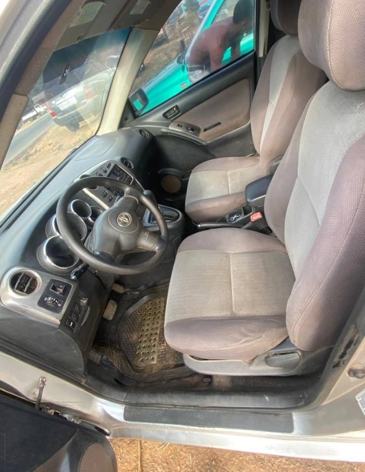 A picture of Clean Toyota matrix