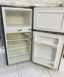 A picture of Nauza frji kampuni ya boss milango 2 Bei 310000 Location
