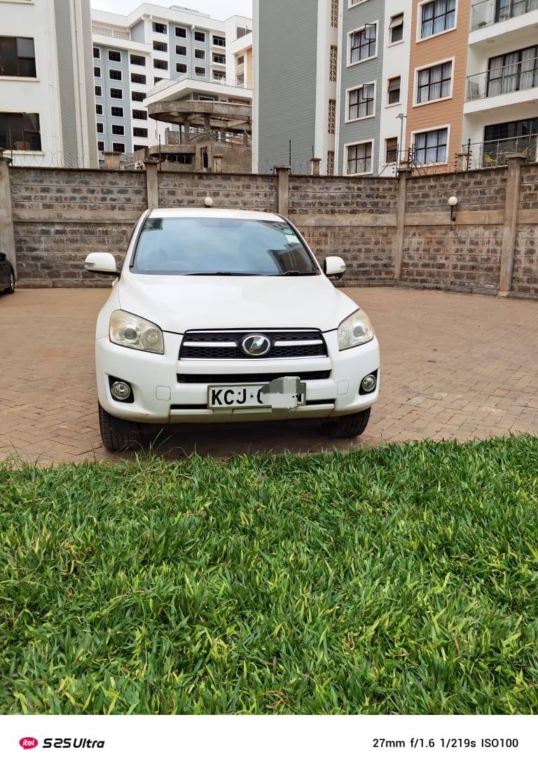 A picture of TOYOTA RAV4 FOR SALE ASKING PRICE 1.49M NEGOTIABLE CALL WHATSAPP