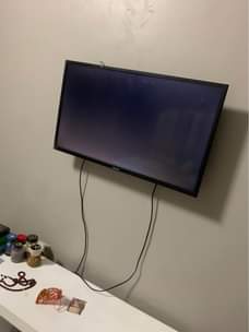 A picture of Hisence smart Tv 32