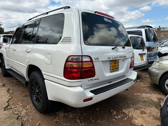 A picture of Land cruiser V8 Petrol