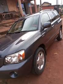 A picture of TOYOTA HIGHLANDER 2006 07 3 SEATER FOR SALE FOR 5MILLION