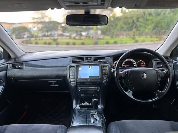 A picture of Toyota Crown