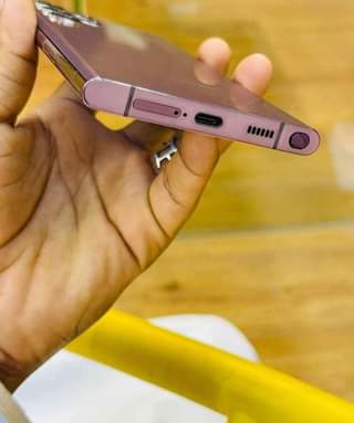 A picture of SAMSUNG S23