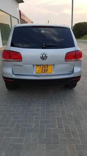 A picture of VOLKS WAGEN TOUREG