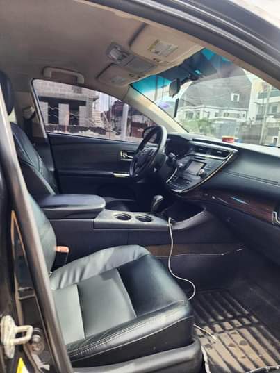 A picture of Toyota avalon xle 2014