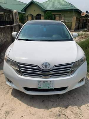 A picture of 2012 Toyota Venza Clean 4plug