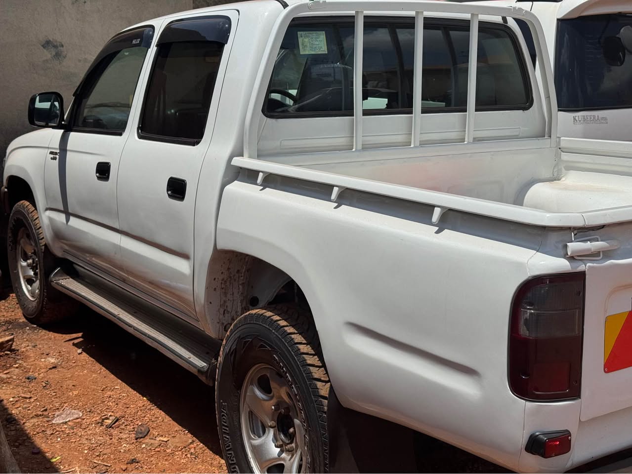 A picture of 2003 Toyota hilux