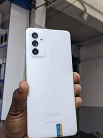 A picture of Galaxy A82