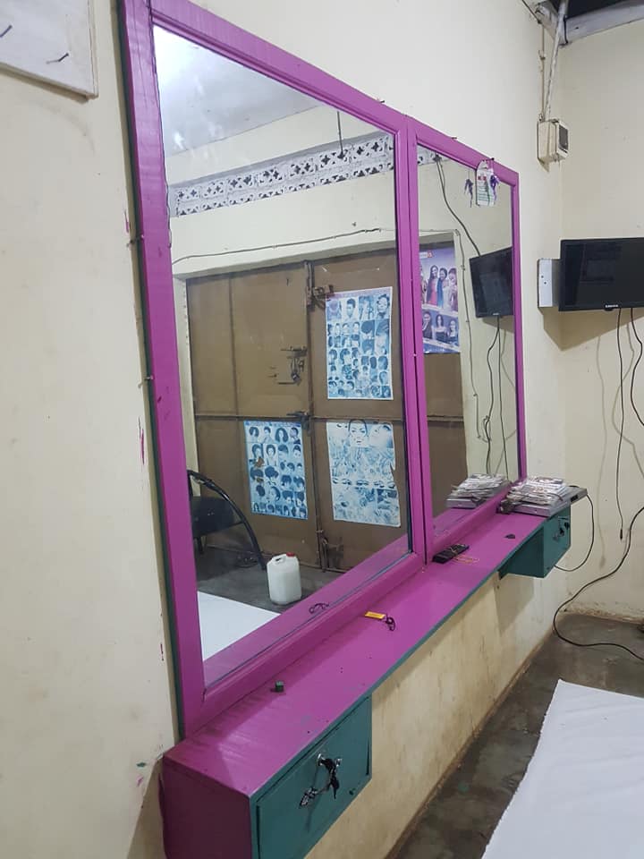A picture of SINK AND SALOON MIRRORS 4 SALE