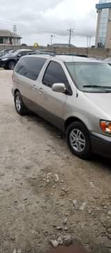 A picture of 1999 Toyota Sienna Le