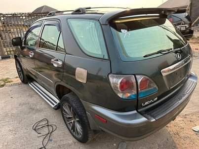 A picture of Lexus RX300 2004
