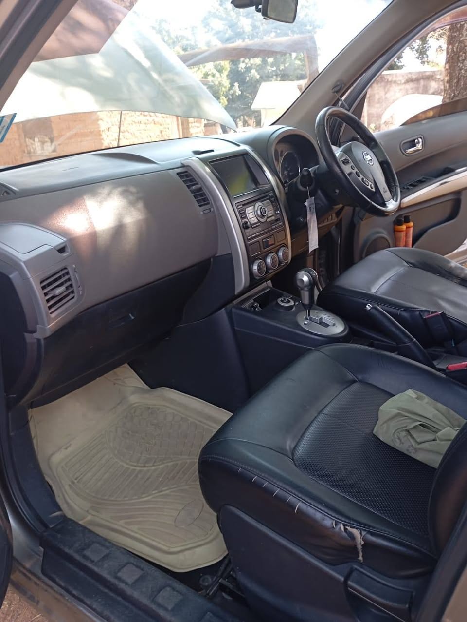 A picture of Nissan extrail inauzwa 10mln
