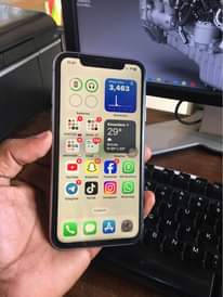 A picture of Iphone 11 Plain GB 128 Laini mbili