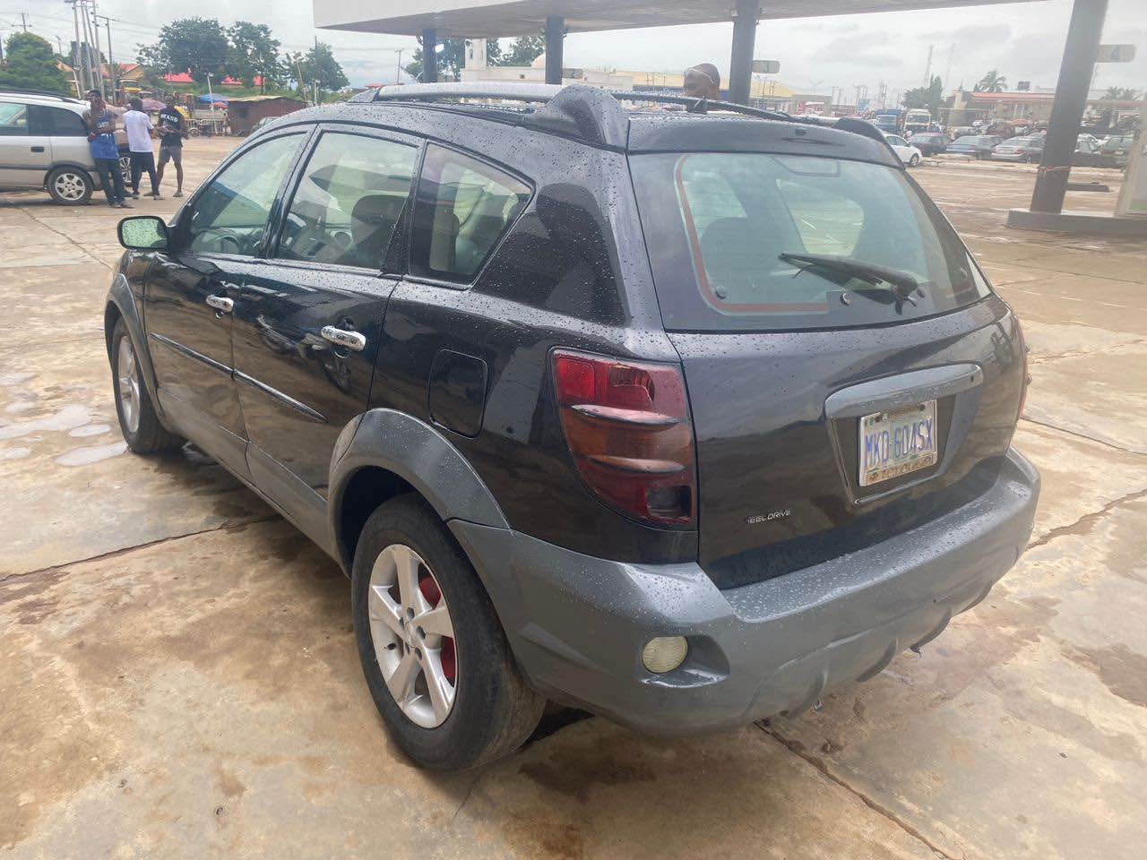 A picture of Neatly baked 2003 model pontiac vibes NO AC 3 9m