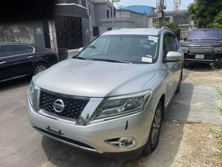 A picture of Nissan pathfinder