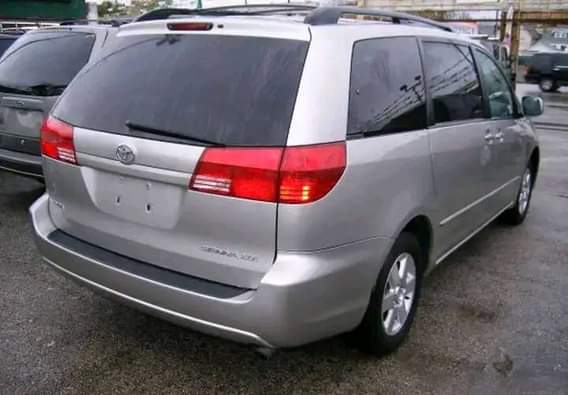 A picture of CALL ME ON 07054019694 MAKE TOYOTA MODEL SIENNA YEARS 2005